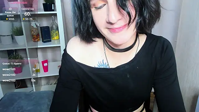 MickeQuinee live sex cam