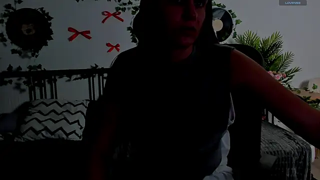 NicoleWells22 live cam on StripChat