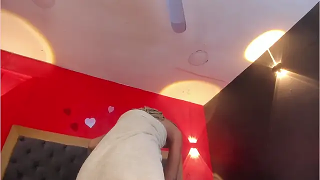 YayaHilton live sex cam