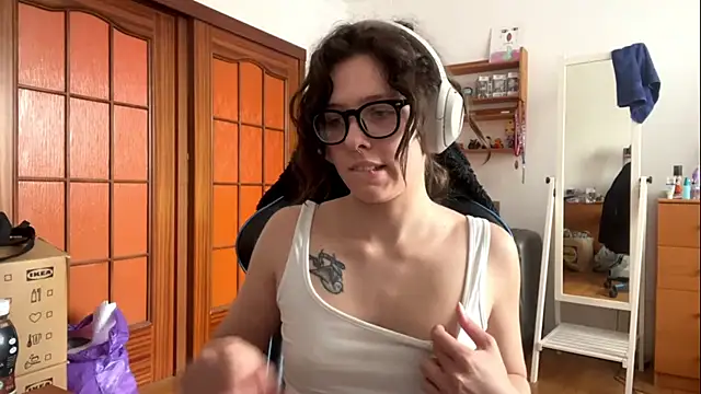 PillowPeachX webcam