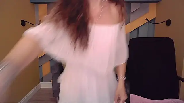 EllaLong webcam