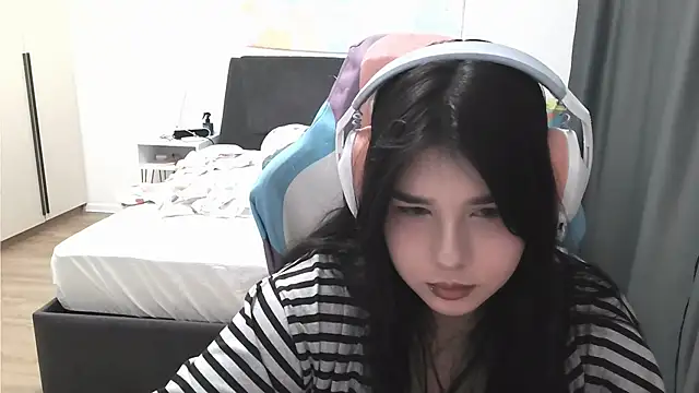 LunarMia webcam
