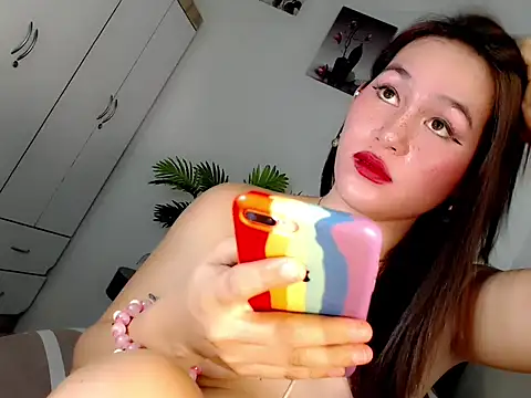 Miss_twinny21 live cam on StripChat