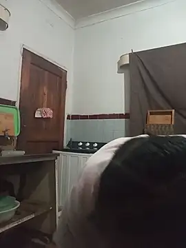 sluttylaura21 webcam