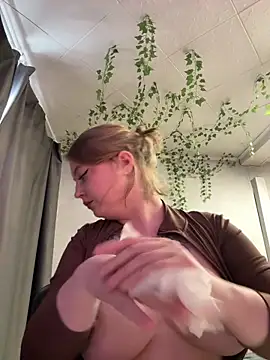 EmmySuiyugh webcam