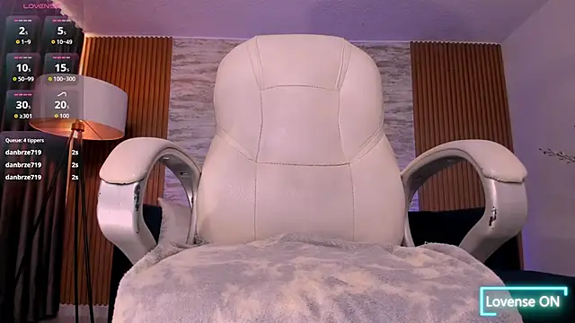 Watch ANGIE-SMITH live on EroticFlix - High definition streams