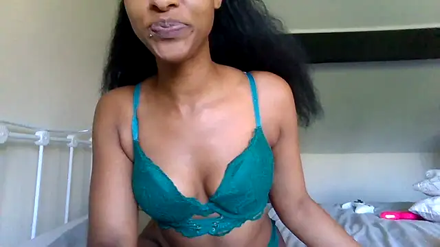 Hazel_Dollxx webcam