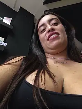 MissNyraSecret webcam