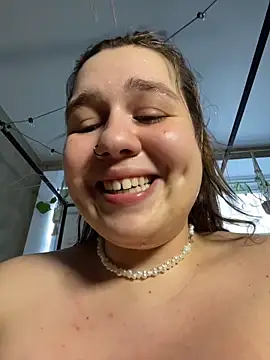 Watch SuzieMurray live on EroticFlix - High definition streams