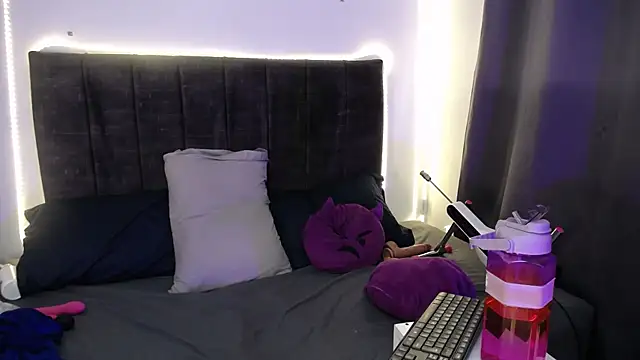Nicol_Love0 webcam