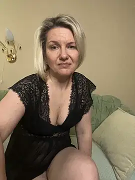 Watch AliceSwan4011 live on EroticFlix - High definition streams