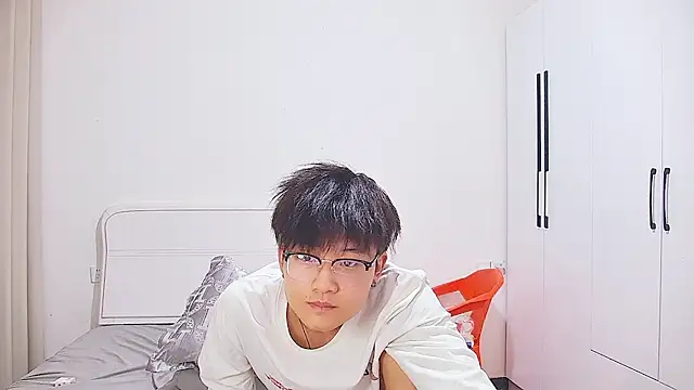 KK-cuteboy live cam on StripChat