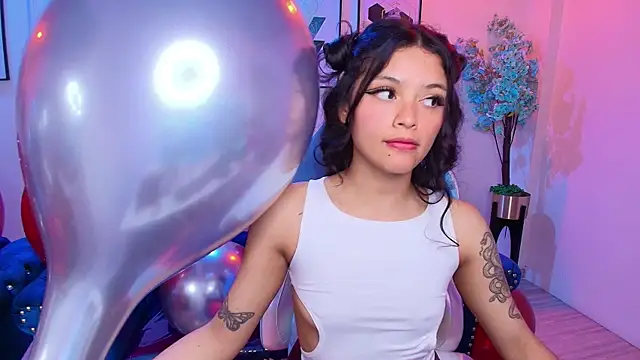 Maddie_T18 webcam