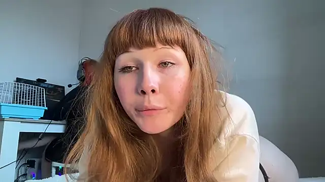 AlexaGudz live cam on StripChat