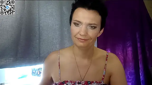 HotMamaQueen234 webcam