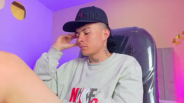 nascary_fox (M twink) - Hard cock close to cam