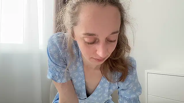 ShySchoolGirl webcam