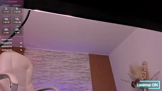 Watch ANGIE-SMITH live on EroticFlix - High definition streams