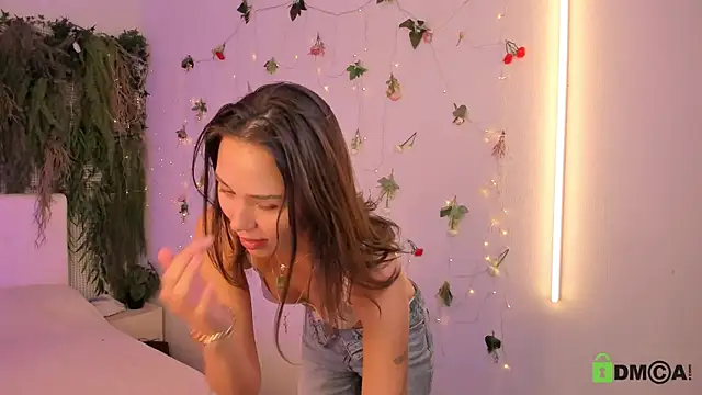 black_jenny (F young) - change into a sexy bra