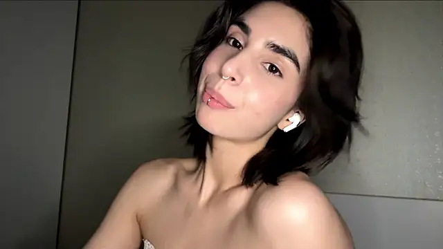 JessiaRuezga live cam on Stripchat
