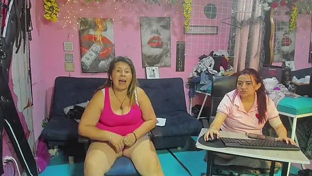 lesbiancuple live cam on StripChat