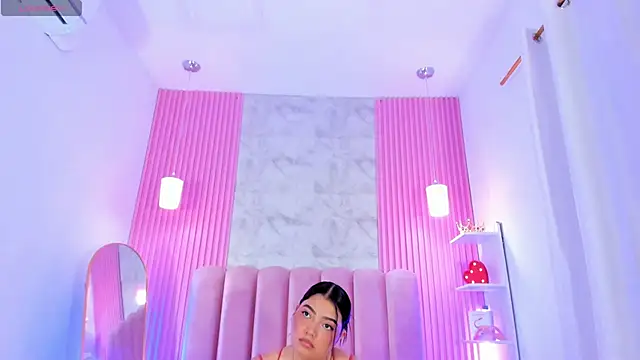 ArianaRougee webcam