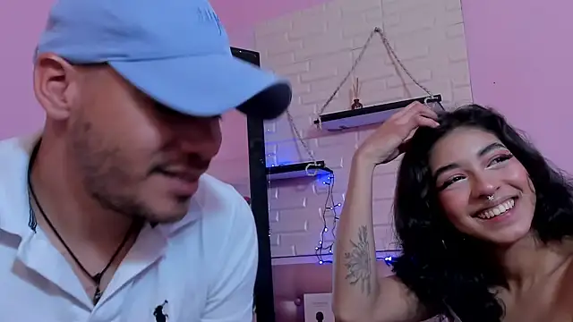 Aronandmoli69 webcam