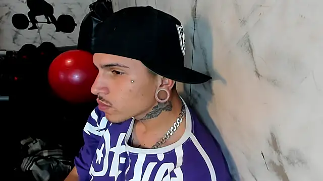 Valentino_Knox webcam