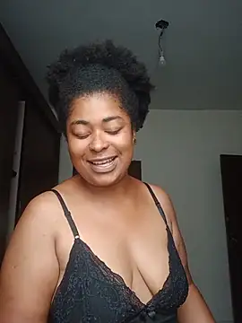 Milfpandoraxoxo webcam