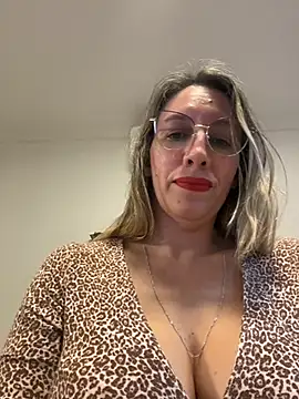 Watch Gatitacarlita live on EroticFlix - High definition streams