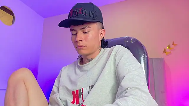 nascary_fox (M twink) - Hard cock close to cam