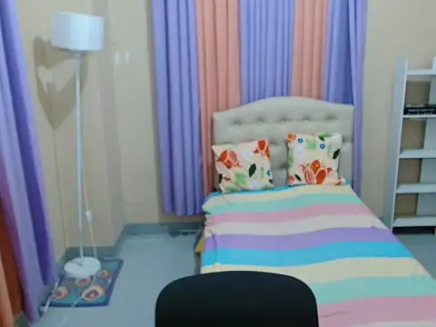 XxTsUncutAskaxX webcam