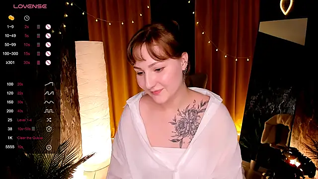 velvet_cherry_ live cam on StripChat