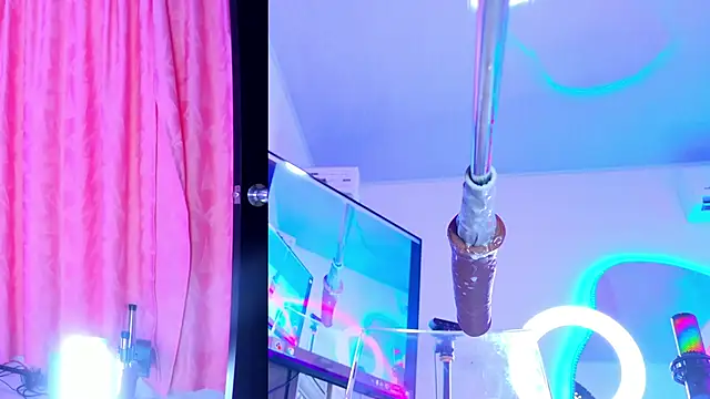 NathaxaLeans live cam