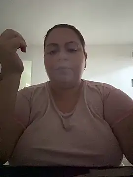 carola_hotwife live cam on StripChat
