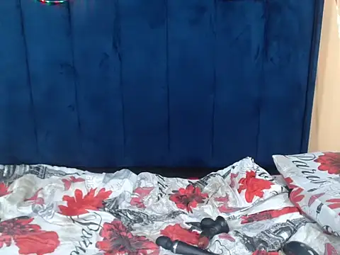 HotCreamyTea live cam on StripChat