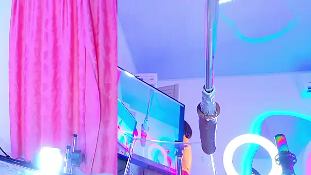 NathaxaLeans webcam