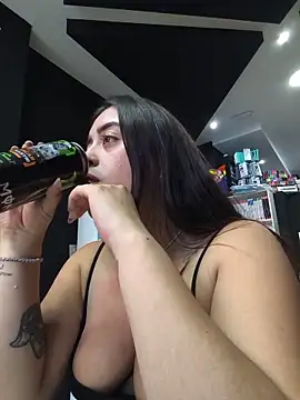 MissNyraSecret webcam