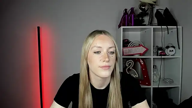EvelynBlond webcam