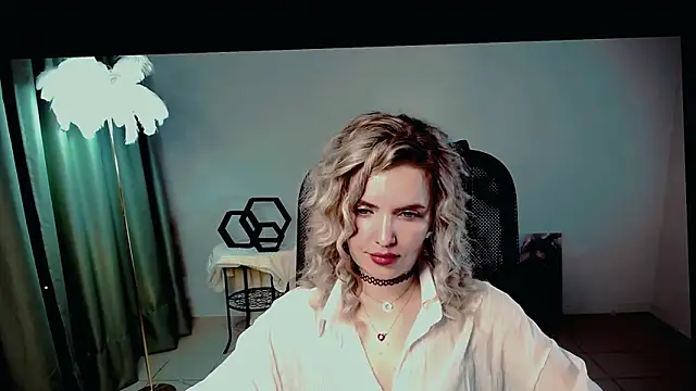 AliceSmite webcam