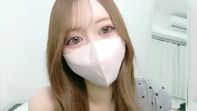 Watch salachan_v live on EroticFlix - High definition streams