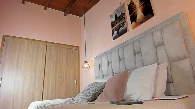 Luna_honey9 webcam