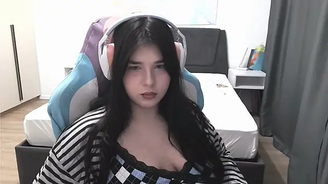 LunarMia webcam