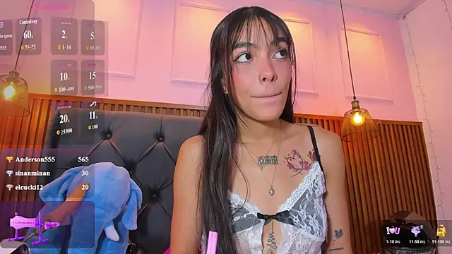 AMELIELEONE webcam