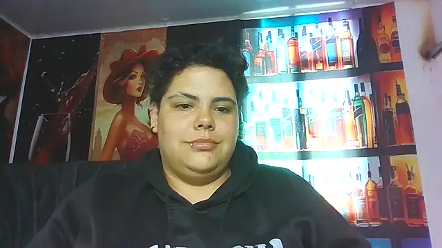 Hailey_Curvy