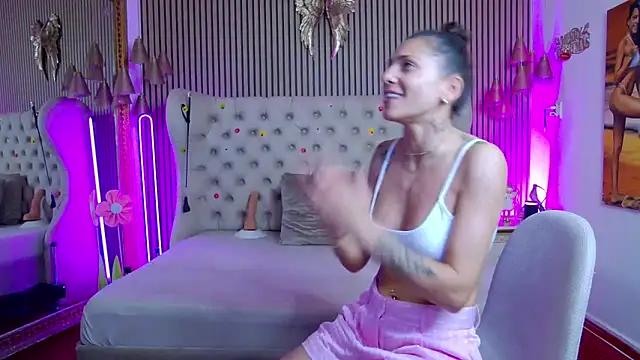 PlayfulShow webcam
