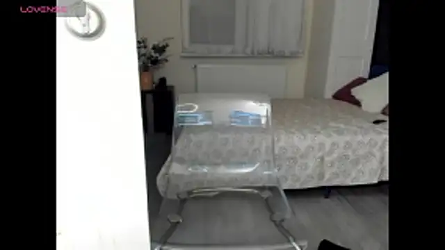 KimBeee webcam
