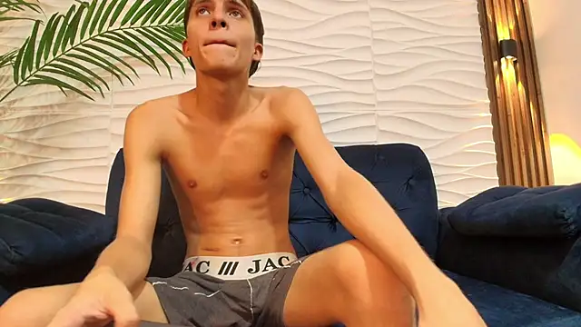 pavo_tv (M twink) - make your cock hard and masturbate