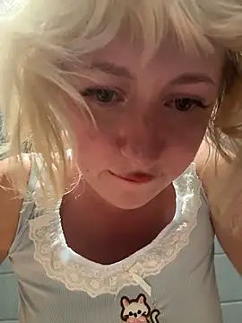 ronniekiss (F young) - clitoral toy