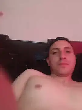MacroP24 live cam on StripChat